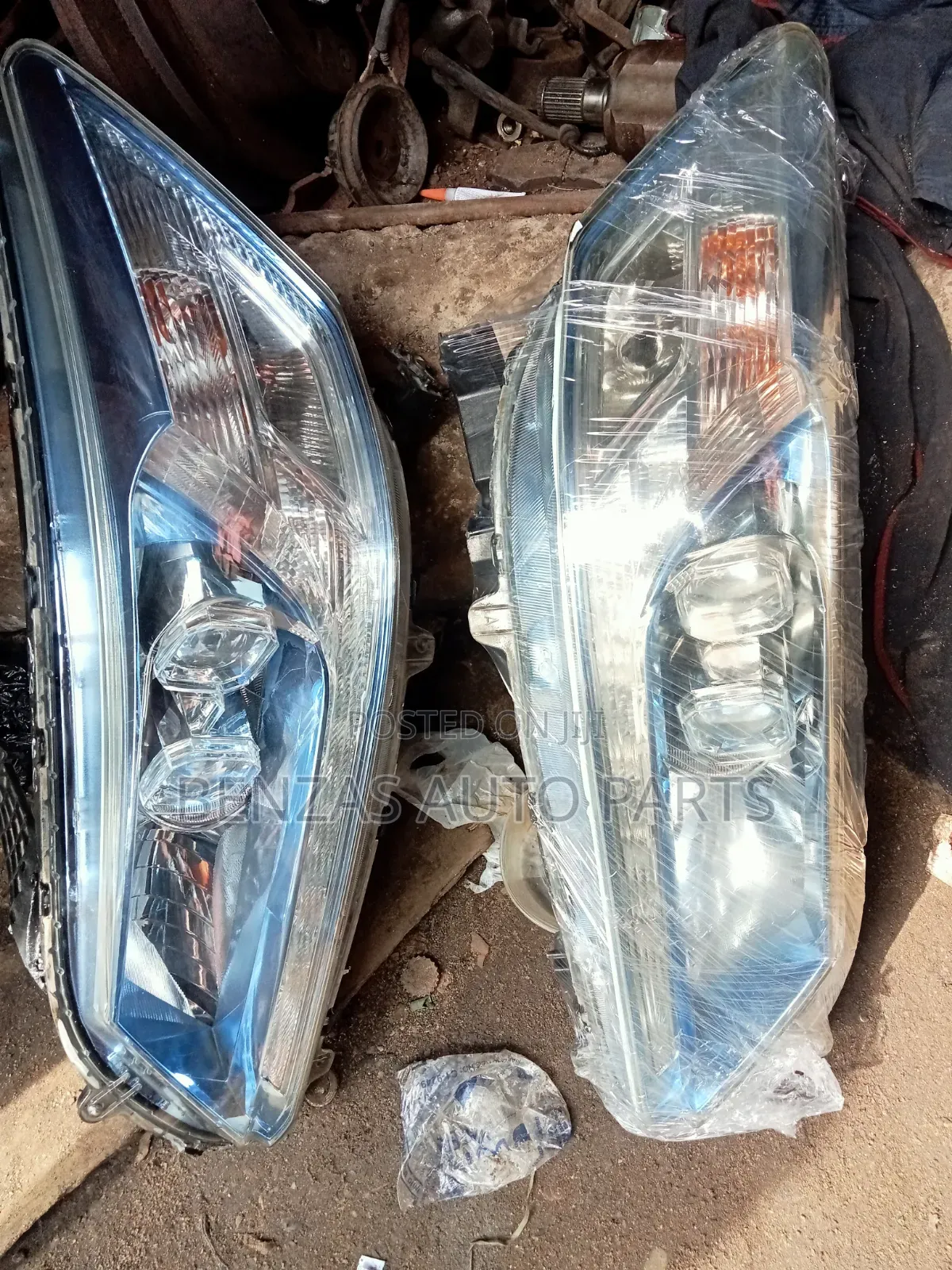 Toyota Highlander 2014 Headlight Replacement