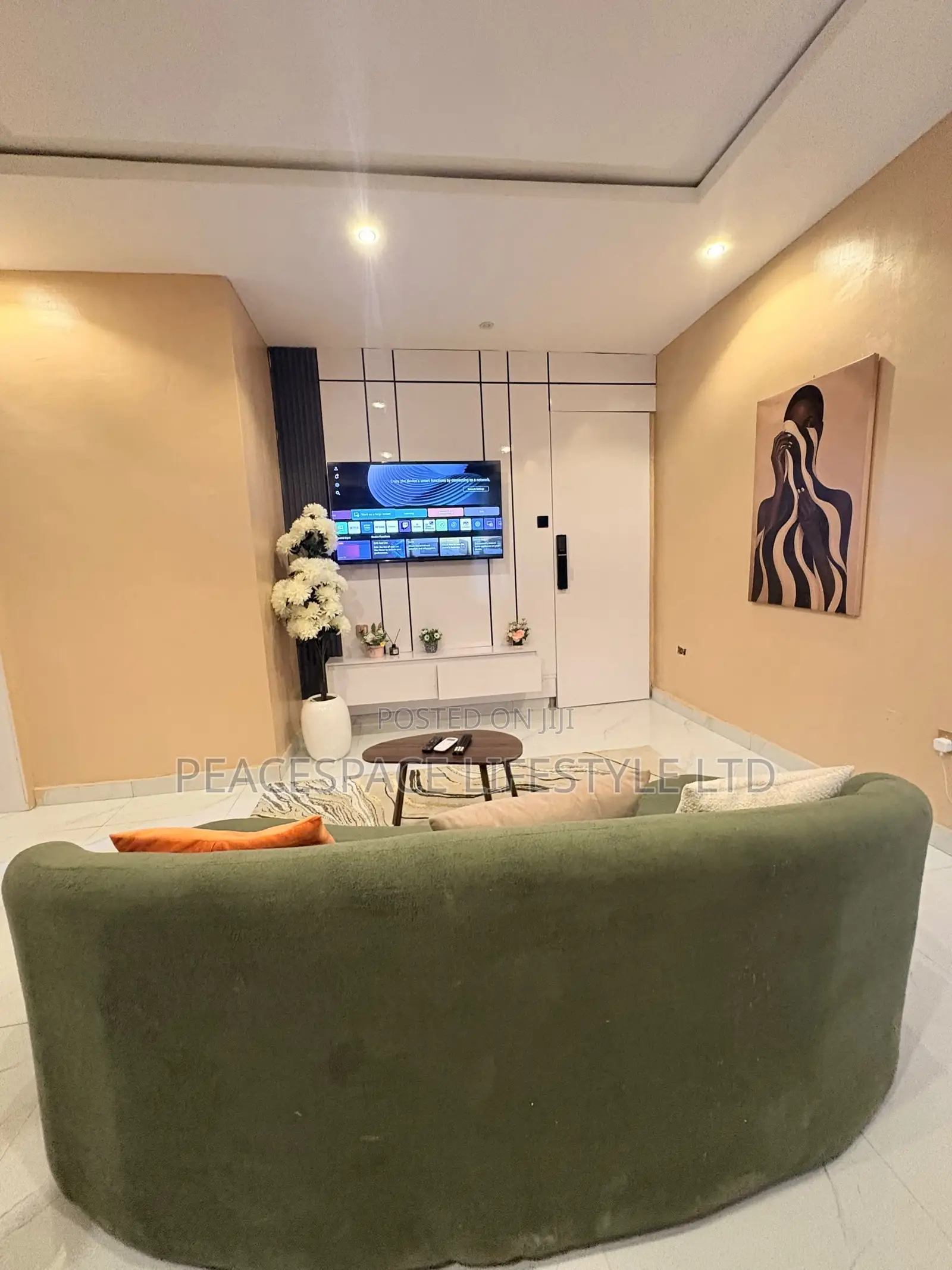 New Cozy 1-Bedroom With Balcony Yaba
