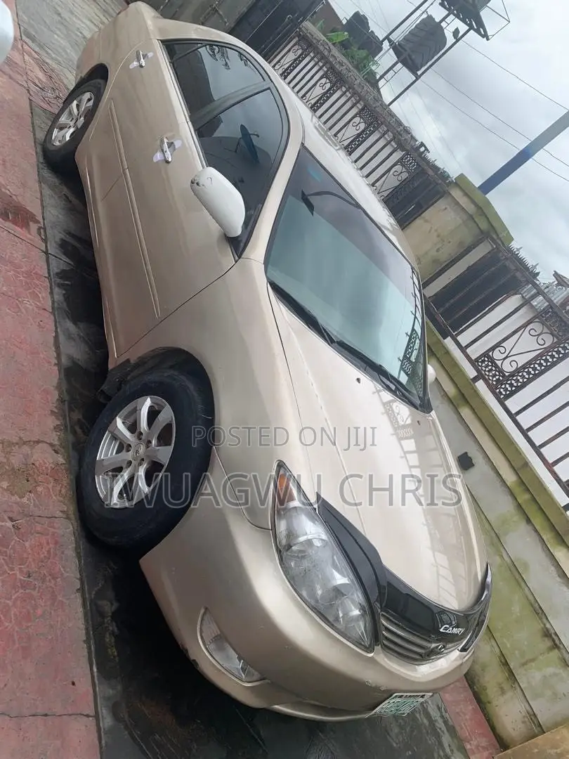 Toyota Camry 2005 Gold