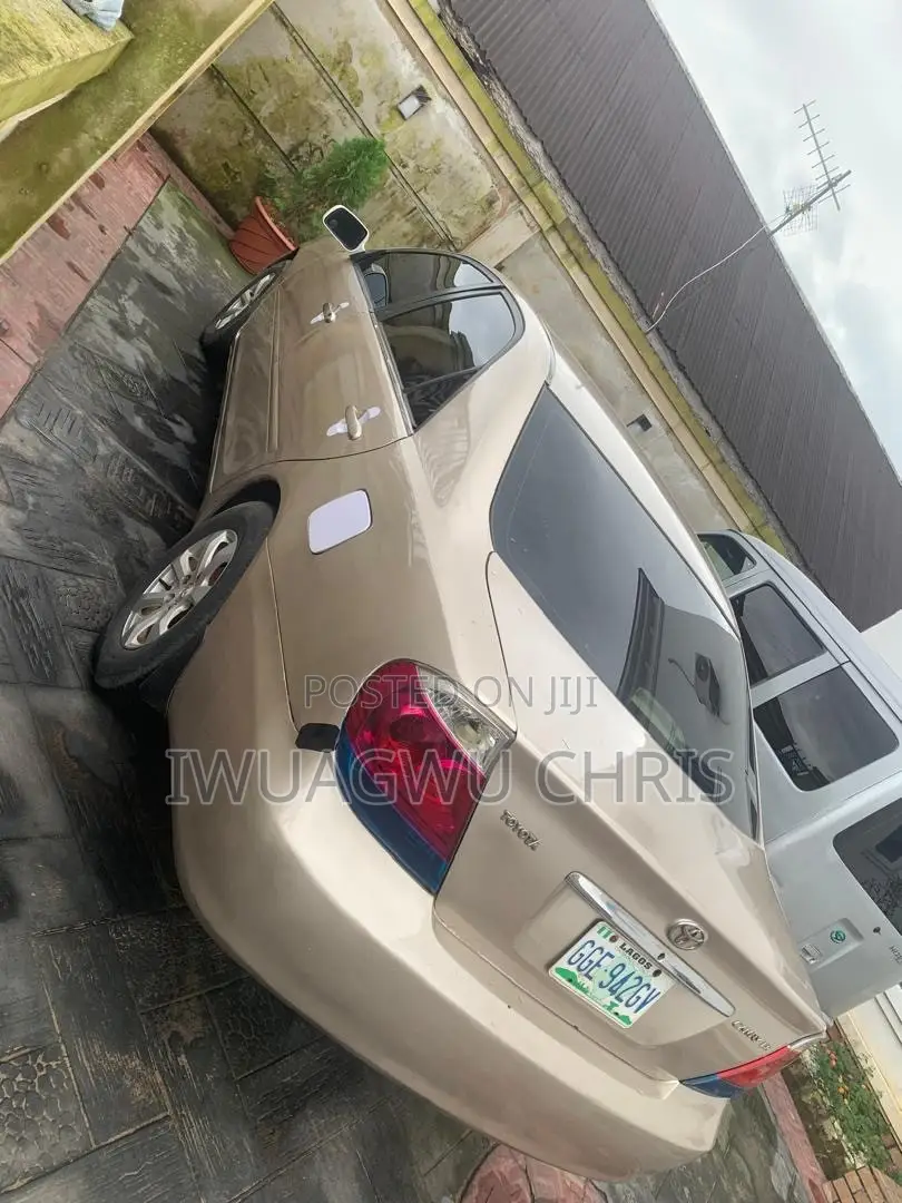 Toyota Camry 2005 Gold