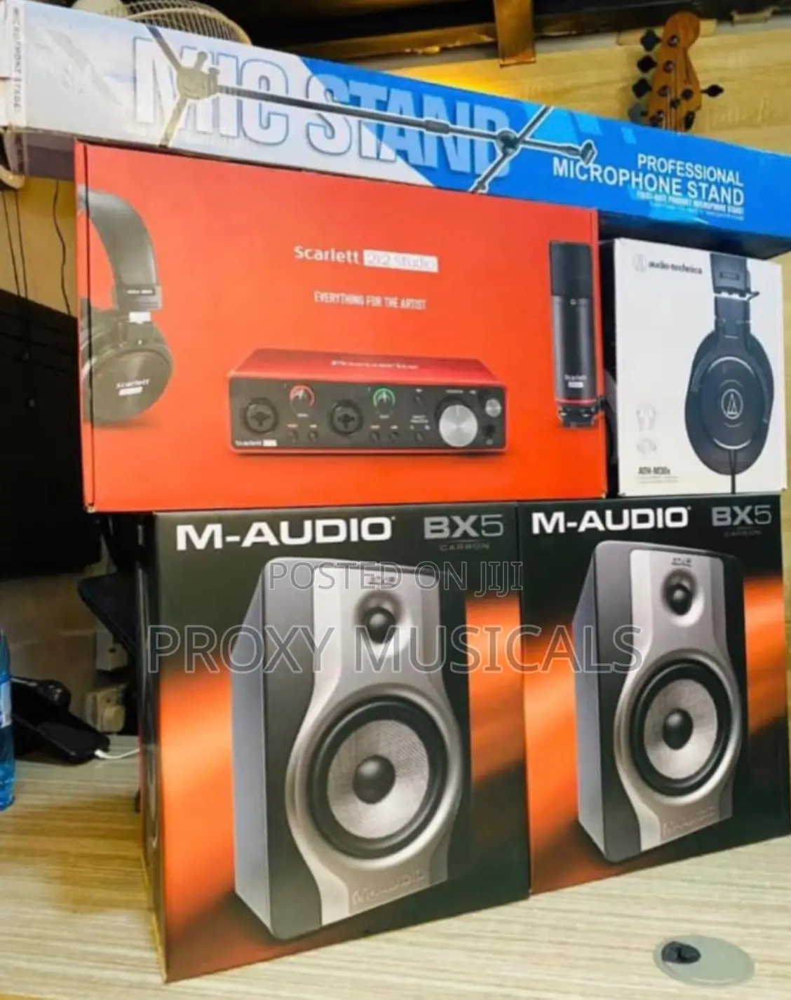 M-Audio Bx5 Carbon, Scarlett 2i2 3rd Gen Ath-M50x Bundle