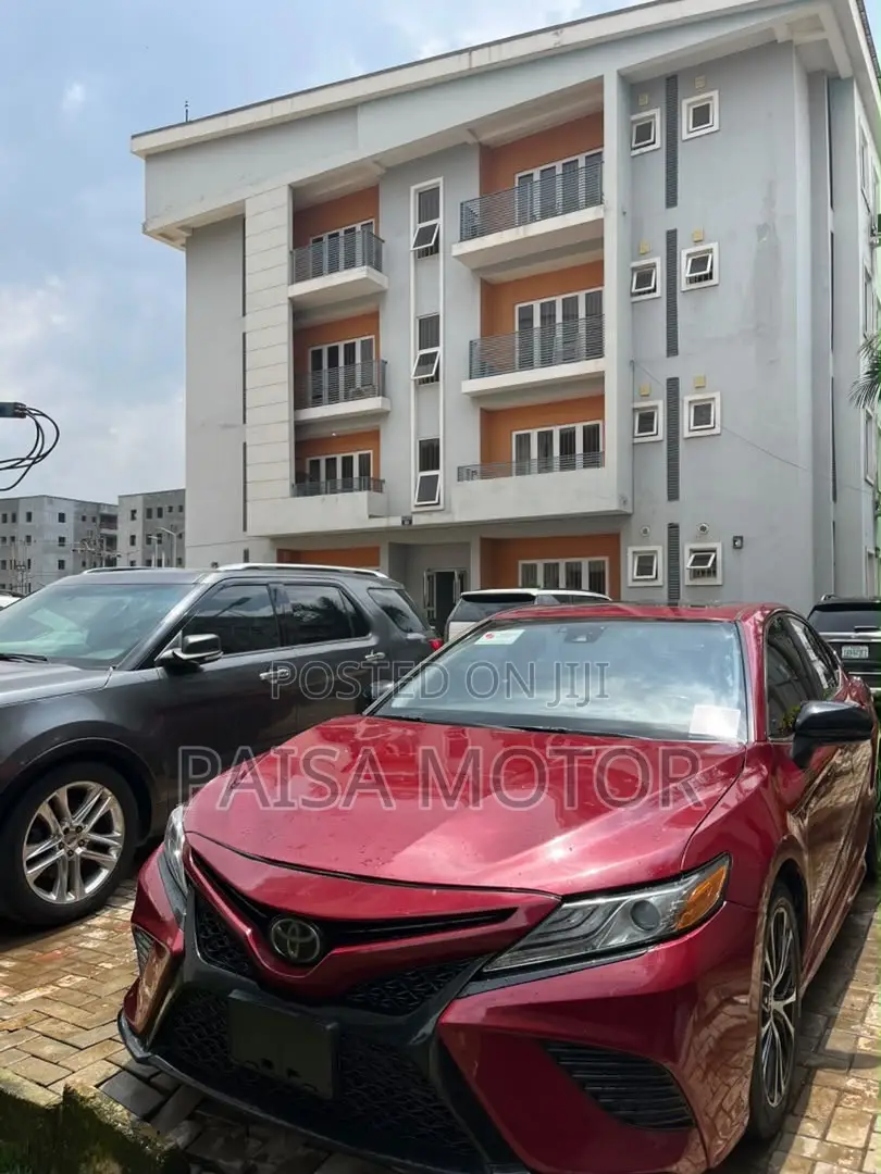 Toyota Camry SE FWD (2.5L 4cyl 8AM) 2018 Red