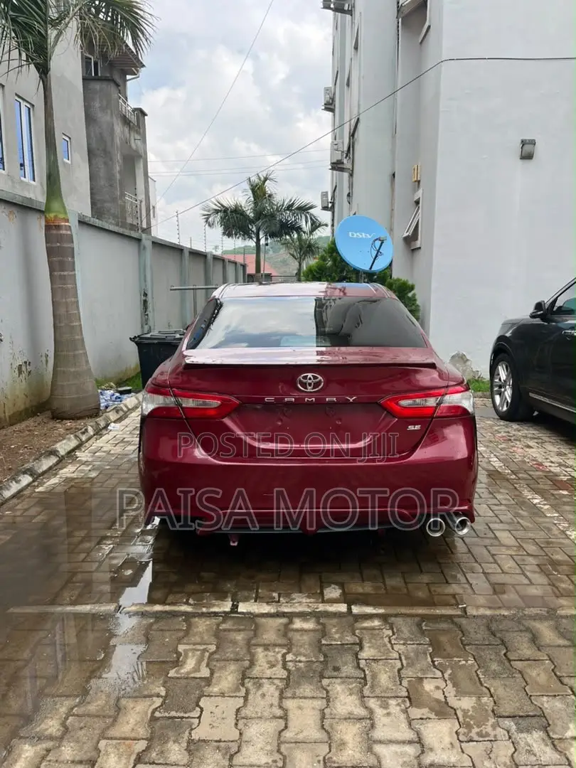 Toyota Camry SE FWD (2.5L 4cyl 8AM) 2018 Red