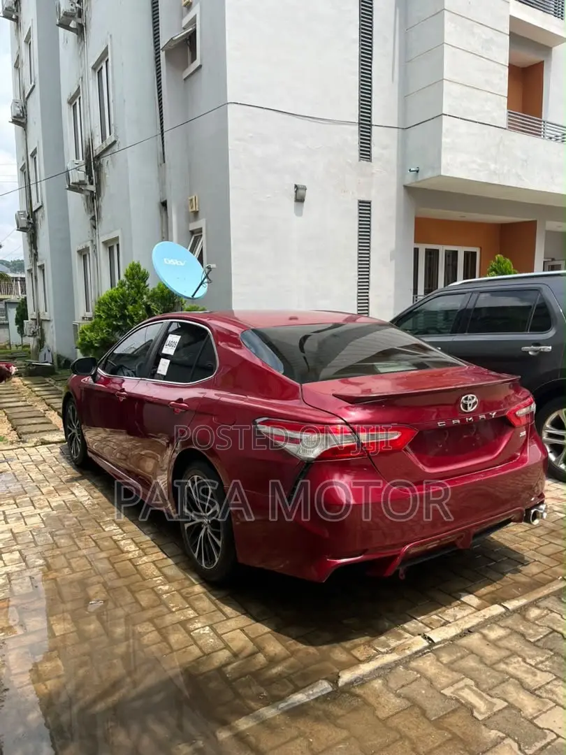 Toyota Camry SE FWD (2.5L 4cyl 8AM) 2018 Red