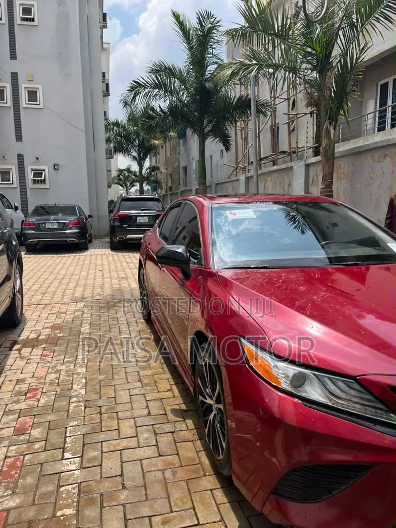 Toyota Camry SE FWD (2.5L 4cyl 8AM) 2018 Red