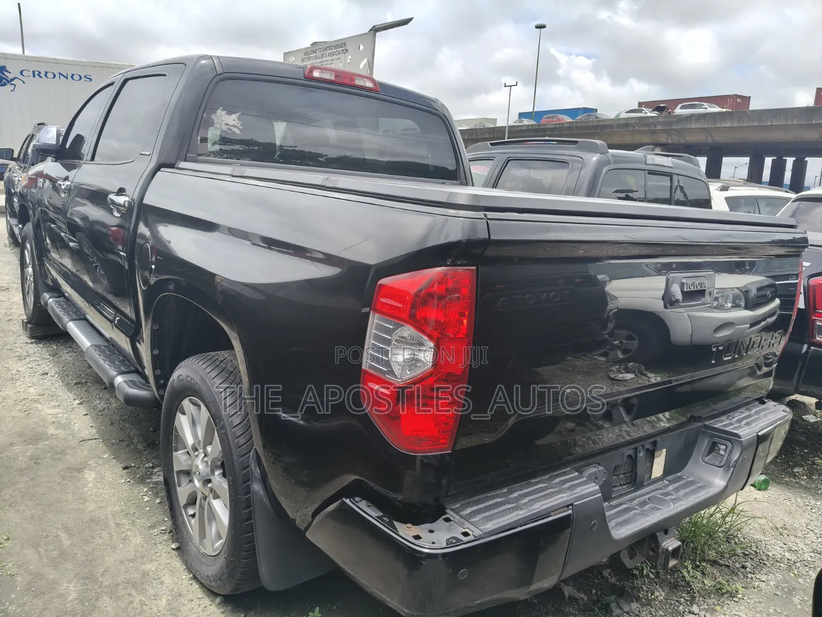Toyota Tundra Limited 5.7L V8 4x4 CrewMax 5.6 ft. box 145.7 in. WB 2016 Black