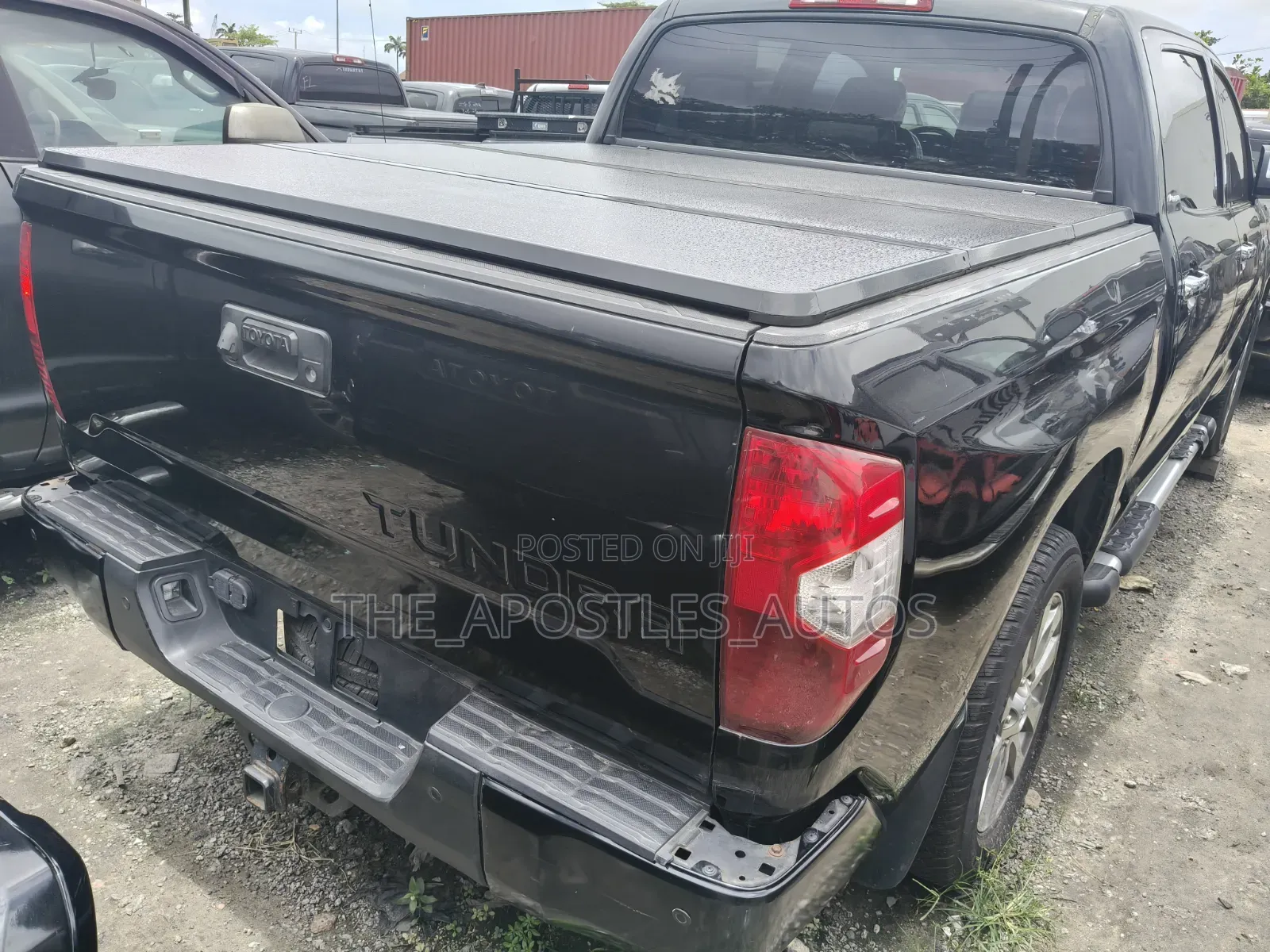 Toyota Tundra Limited 5.7L V8 4x4 CrewMax 5.6 ft. box 145.7 in. WB 2016 Black