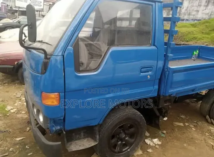 Toyota Dyna 2000 Blue