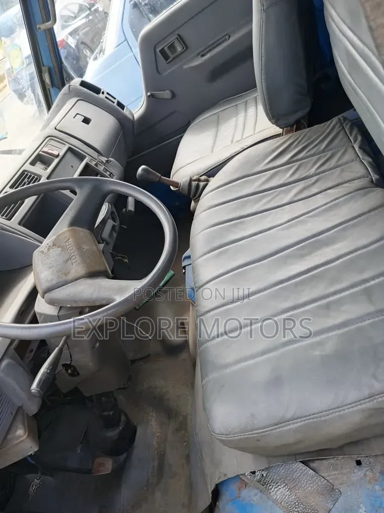 Toyota Dyna 2000 Blue