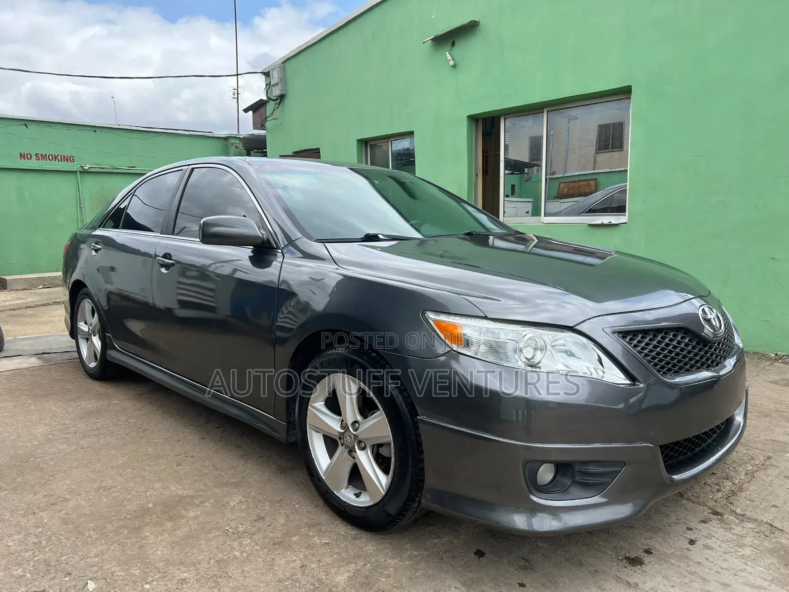 Toyota Camry SE V6 4dr Sedan (3.5L 6cyl 6AM) 2010 Gray