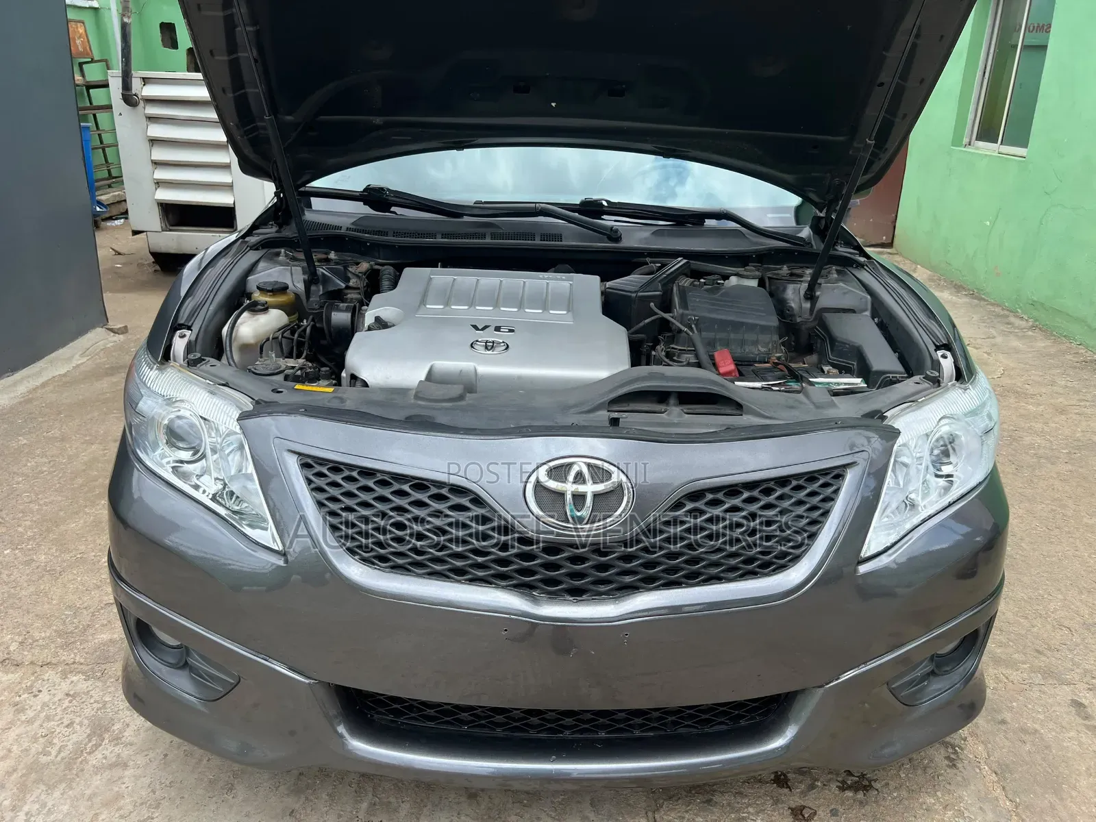 Toyota Camry SE V6 4dr Sedan (3.5L 6cyl 6AM) 2010 Gray