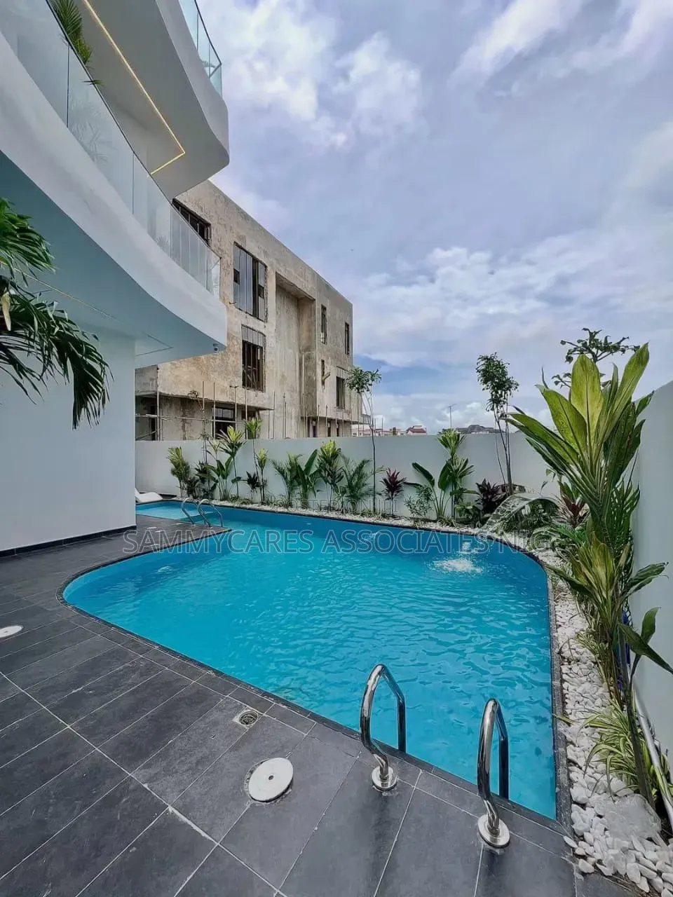 Furnished 5bdrm Duplex in Osapa london for sale