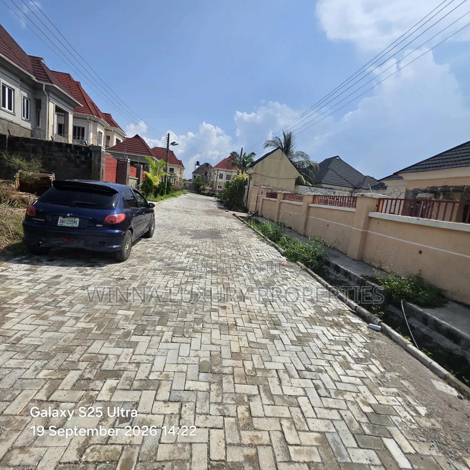 6bdrm Duplex in Monarch, Lugbe District for rent