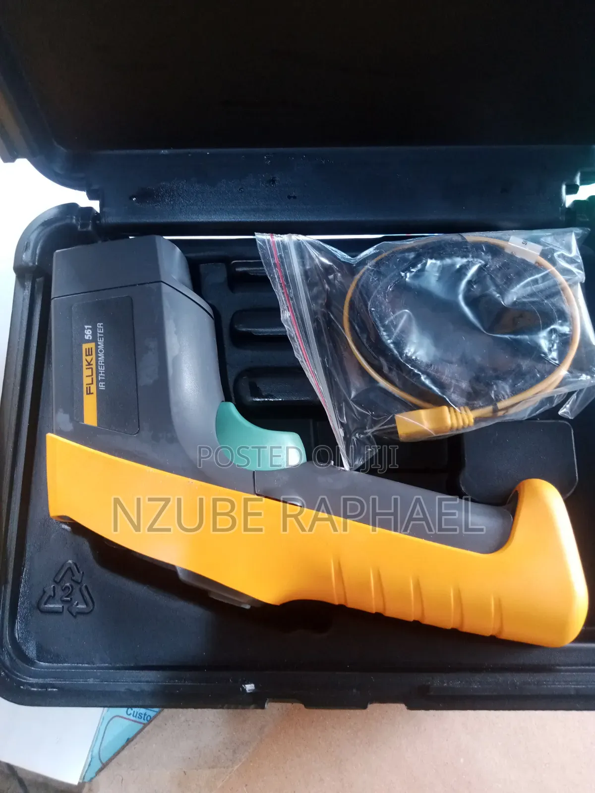 Fluke 561 IR and Contact Thermometer