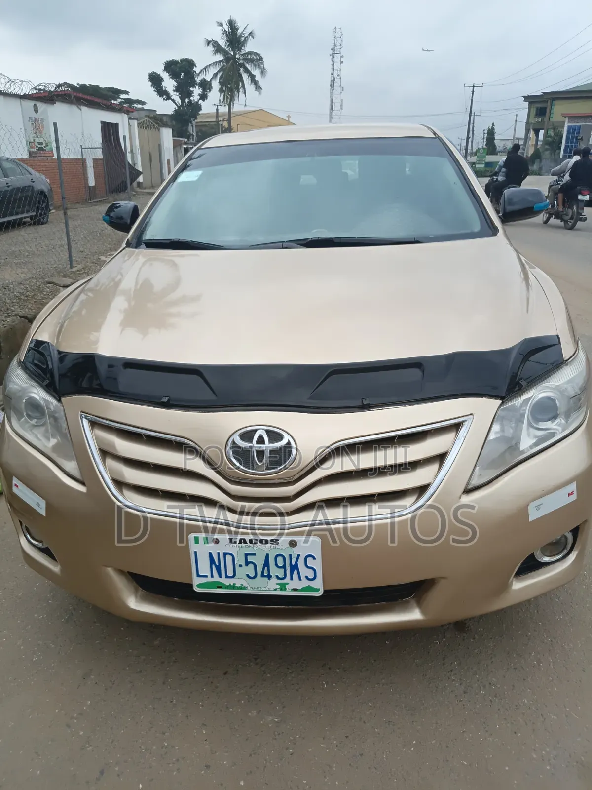 Toyota Camry 2010 Gold