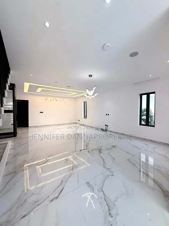 5bdrm Duplex in Ikate for sale