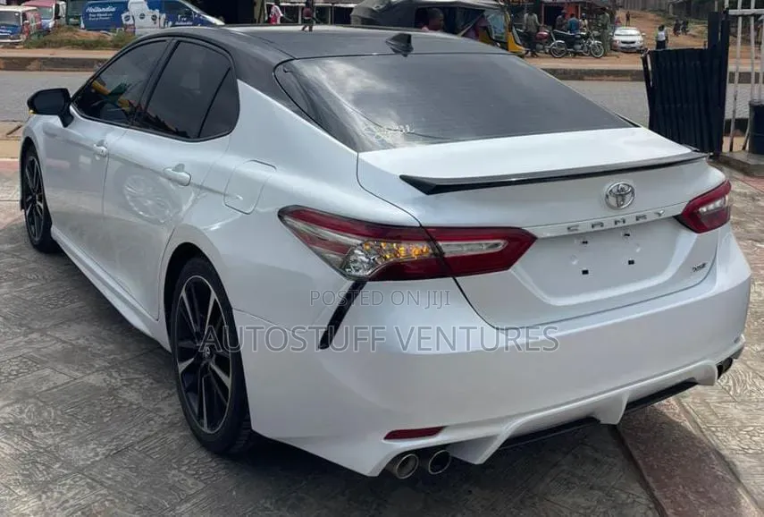 Toyota Camry XSE V6 FWD (3.5L 6cyl 8AM) 2018 White