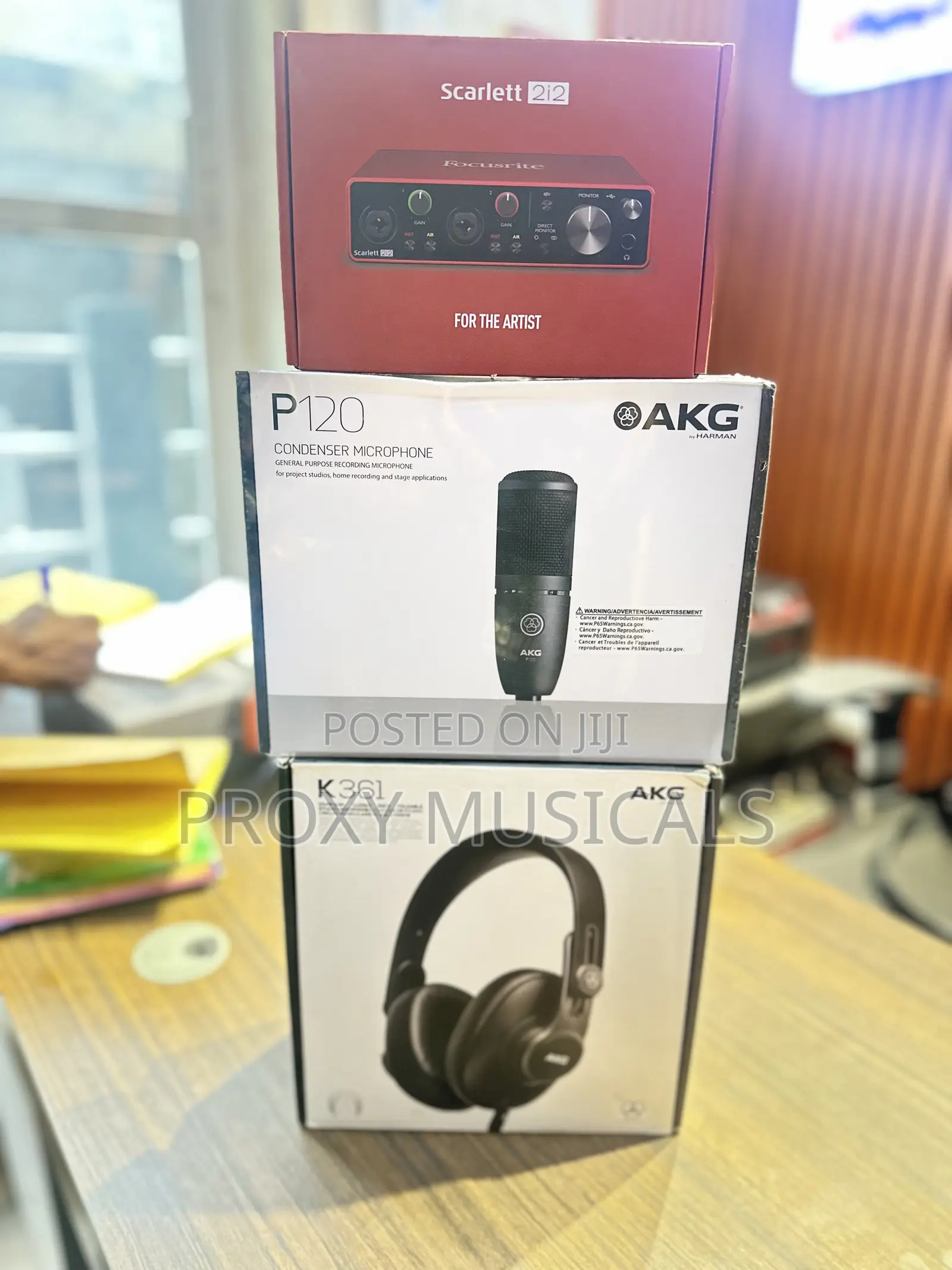 Focusrite Scarlett 2i2, Akg Akg P120 Recording Bundle