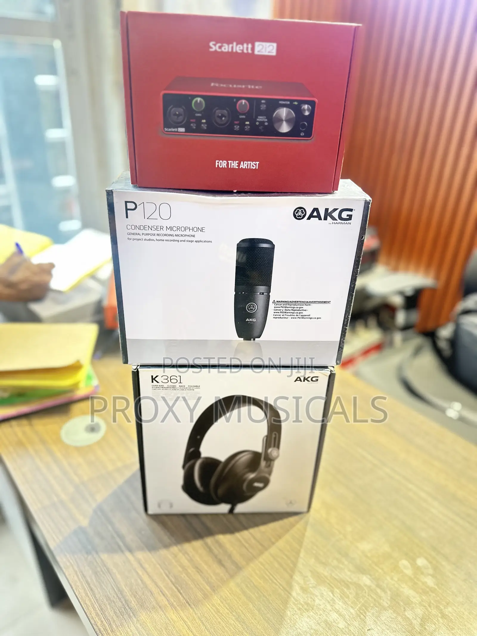 Focusrite Scarlett 2i2, Akg Akg P120 Recording Bundle