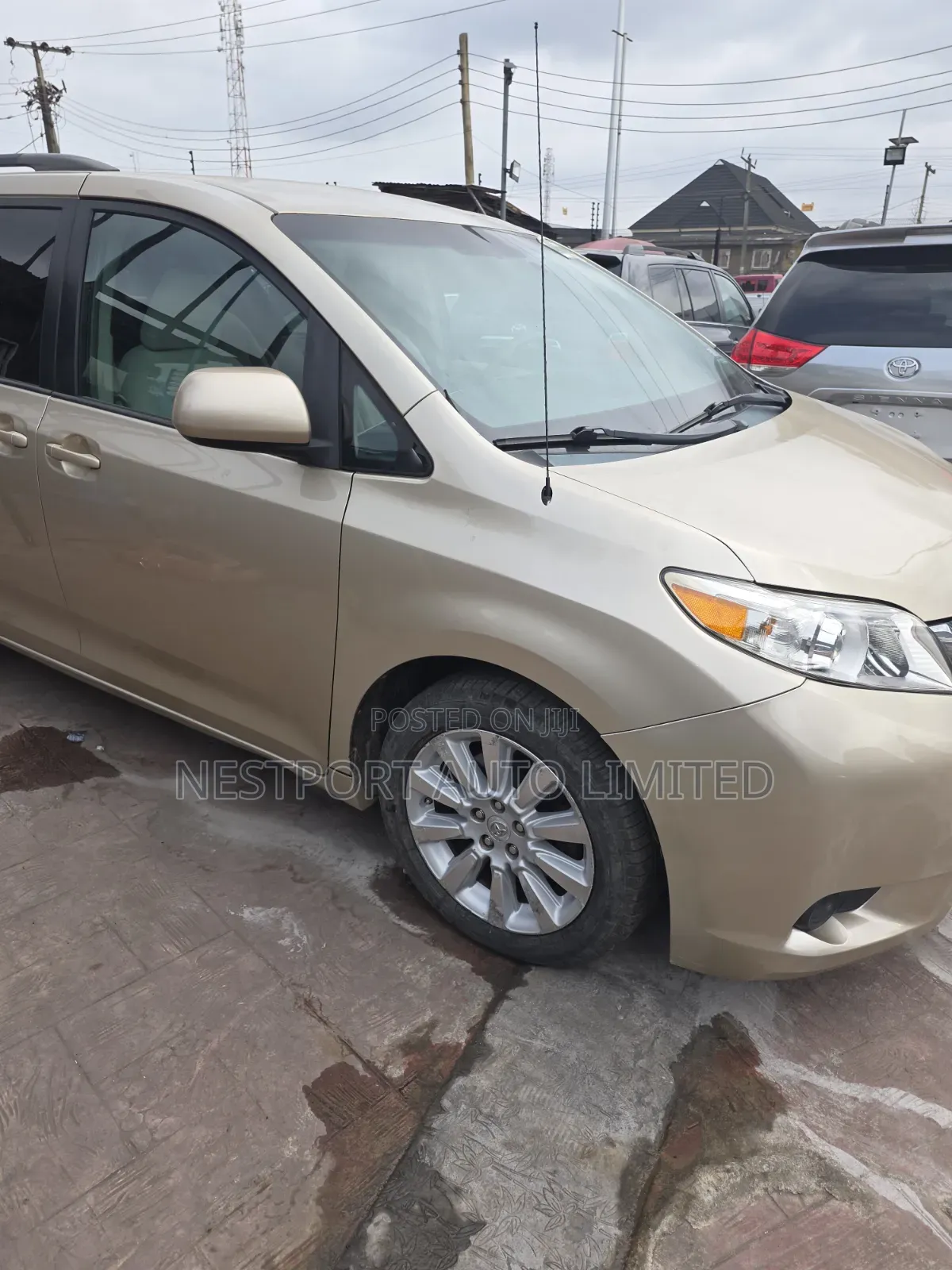 Toyota Sienna L FWD 7 Passenger 2013 Gold