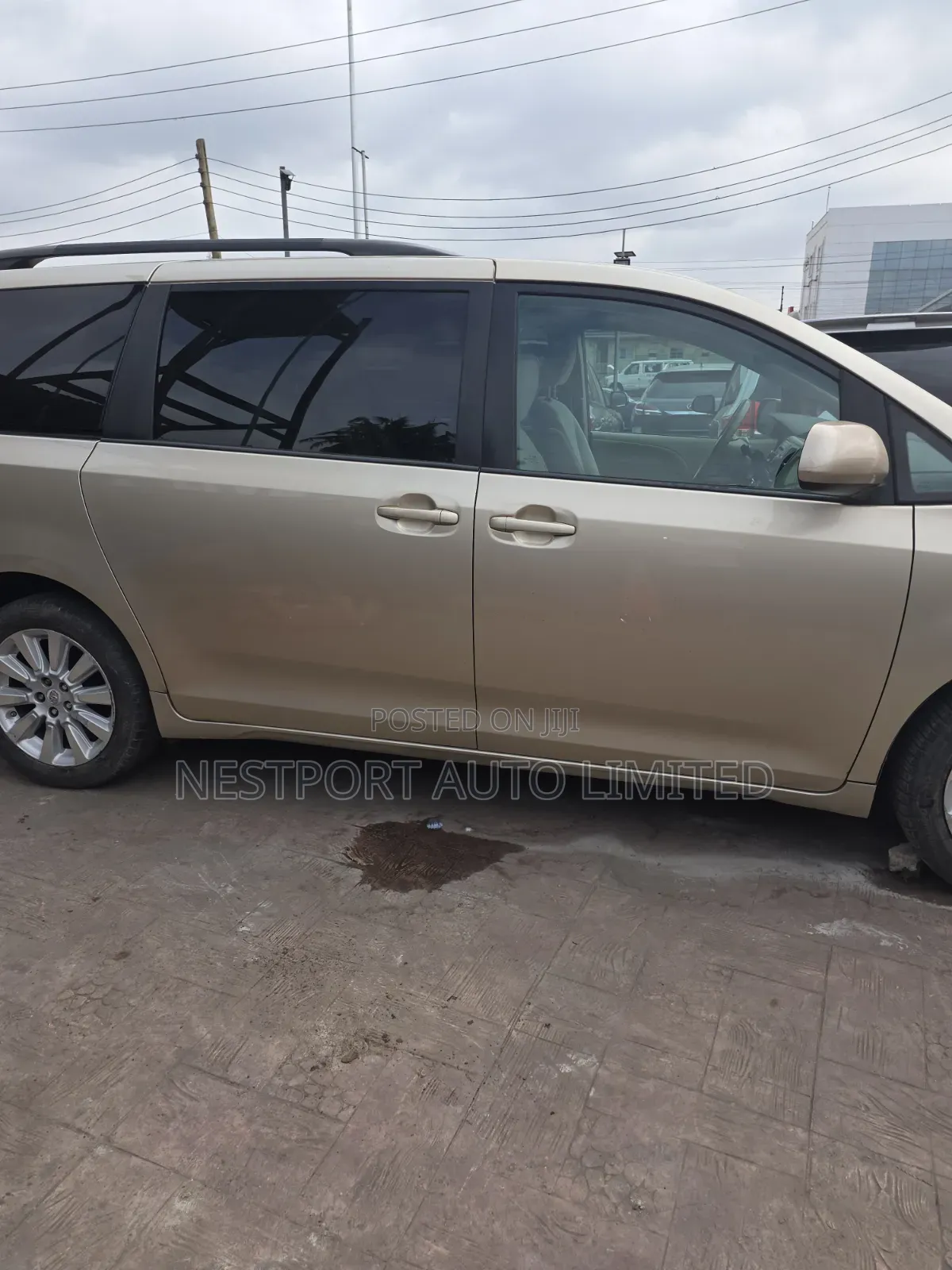 Toyota Sienna L FWD 7 Passenger 2013 Gold