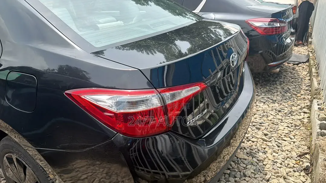 Toyota Corolla 2015 Black