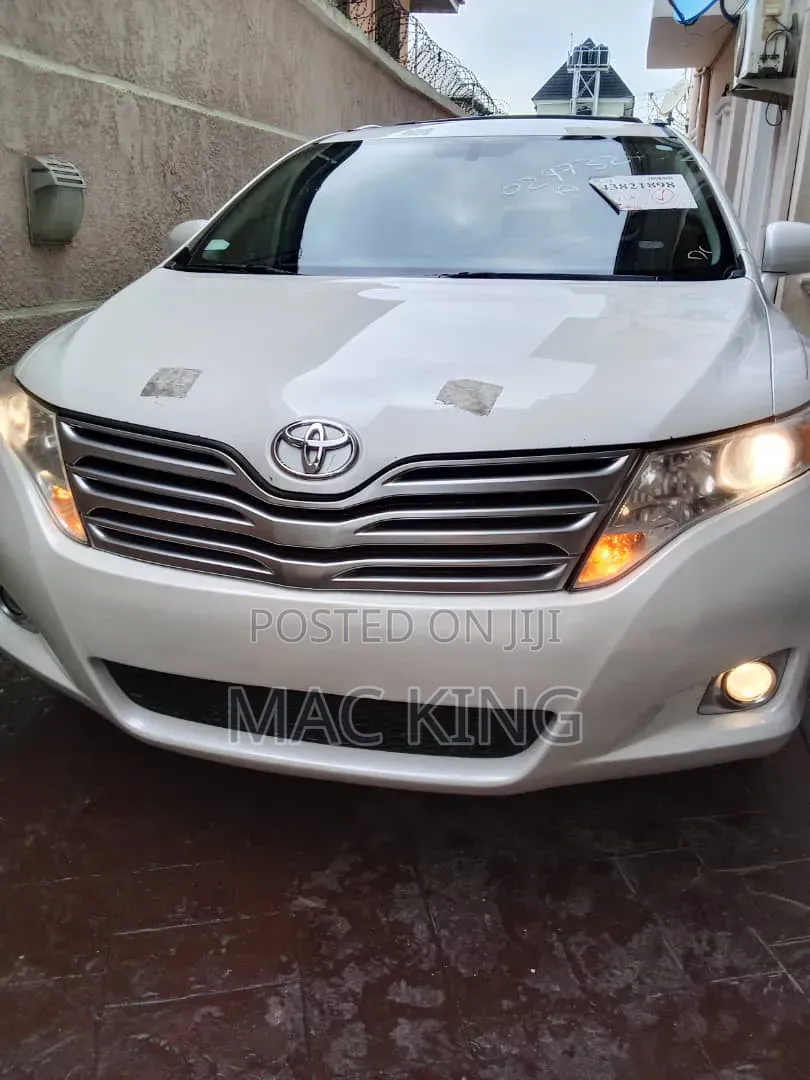 Toyota Venza LE 2010 White