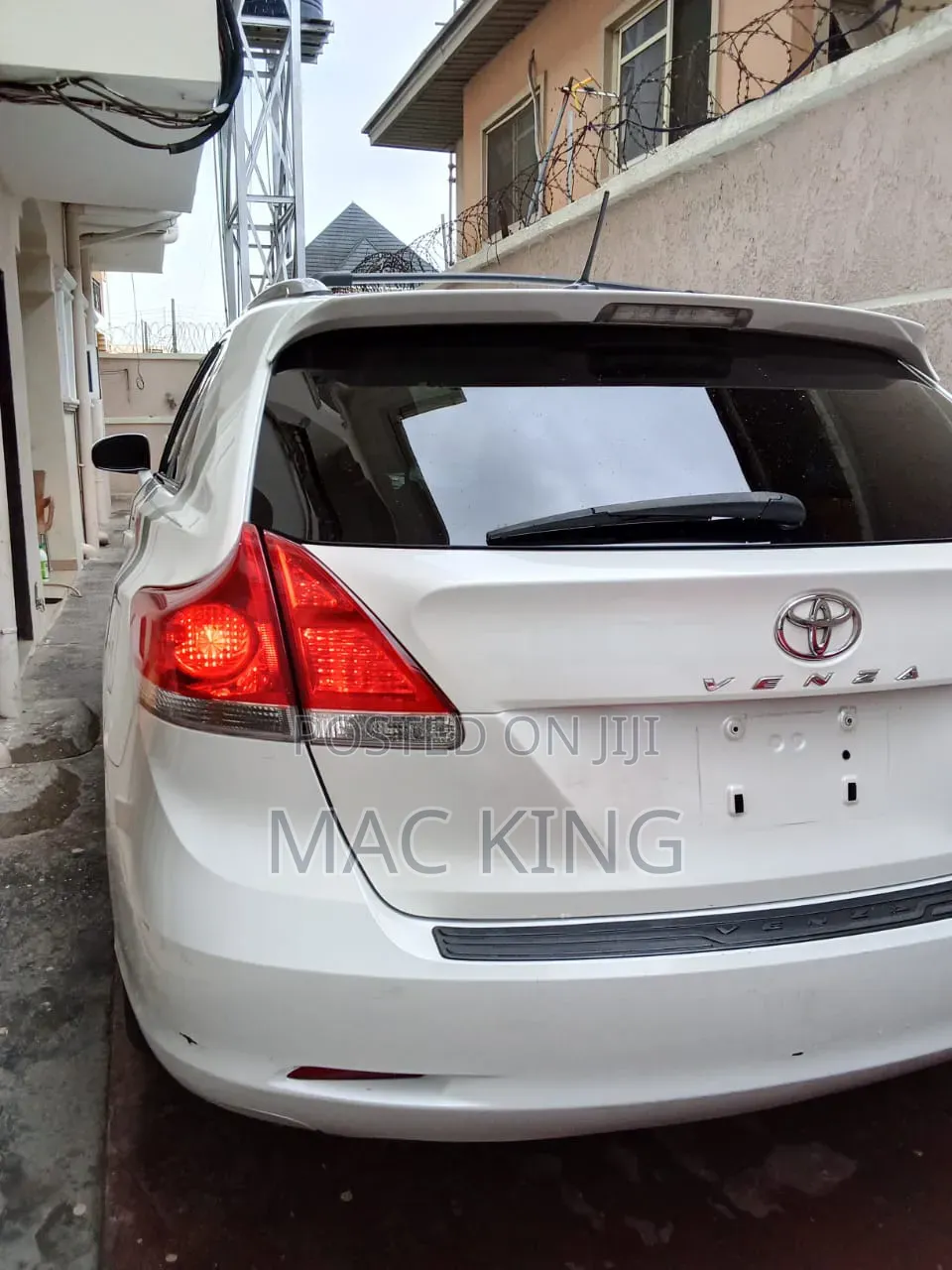 Toyota Venza LE 2010 White