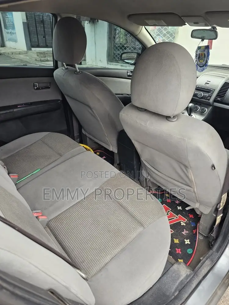 Nissan Sentra 2010 Silver