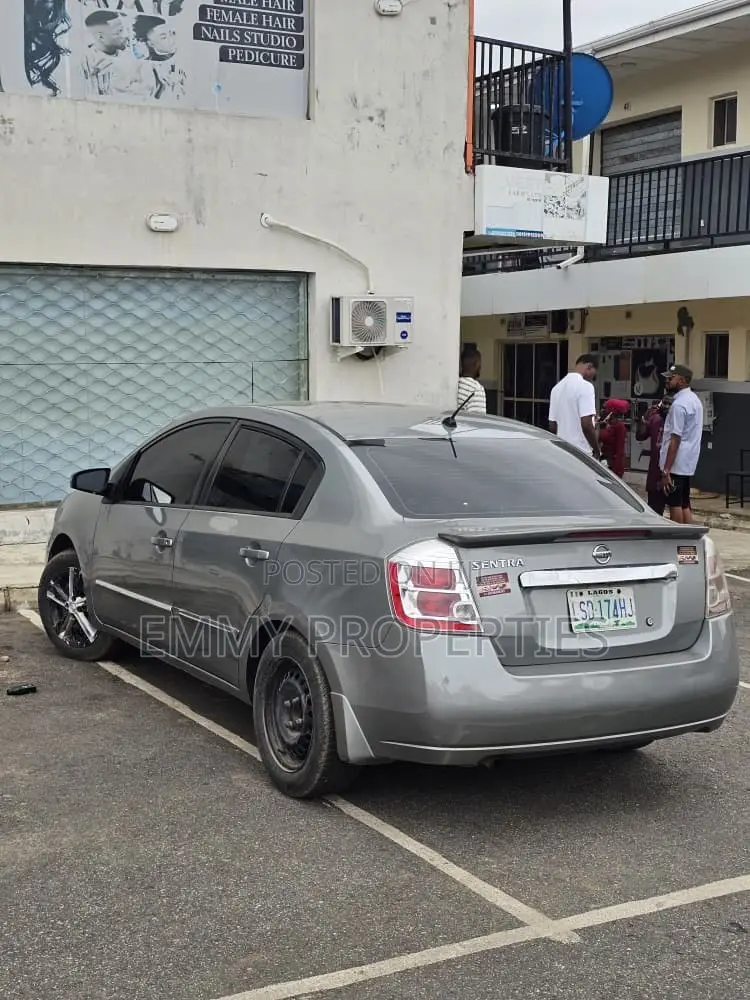 Nissan Sentra 2010 Silver