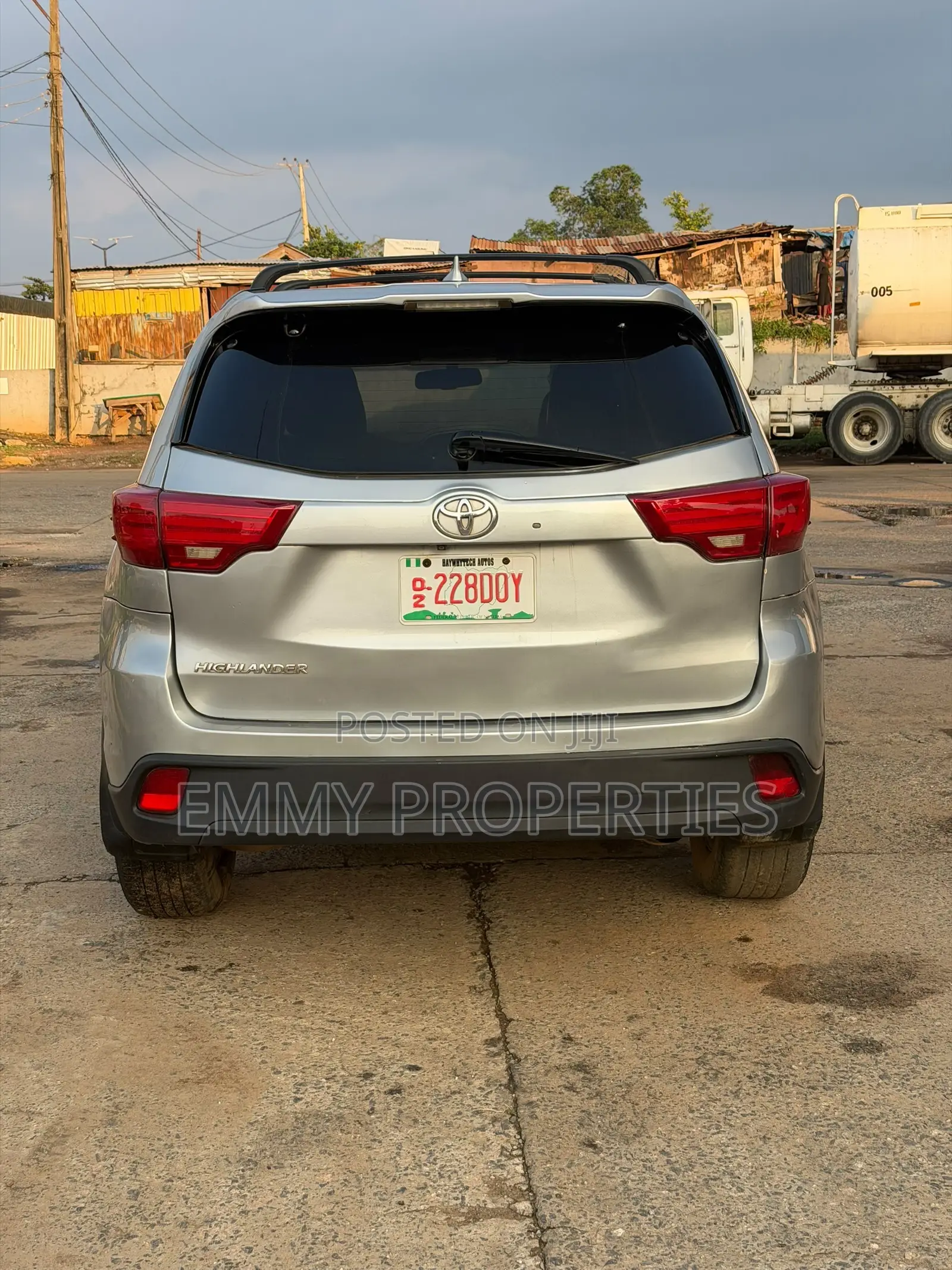 Toyota Highlander XLE 4x4 V6 (3.5L 6cyl 8A) 2017 Silver
