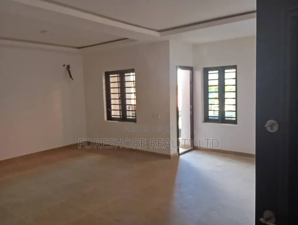 3bdrm Apartment in Mobolaji Bank for sale