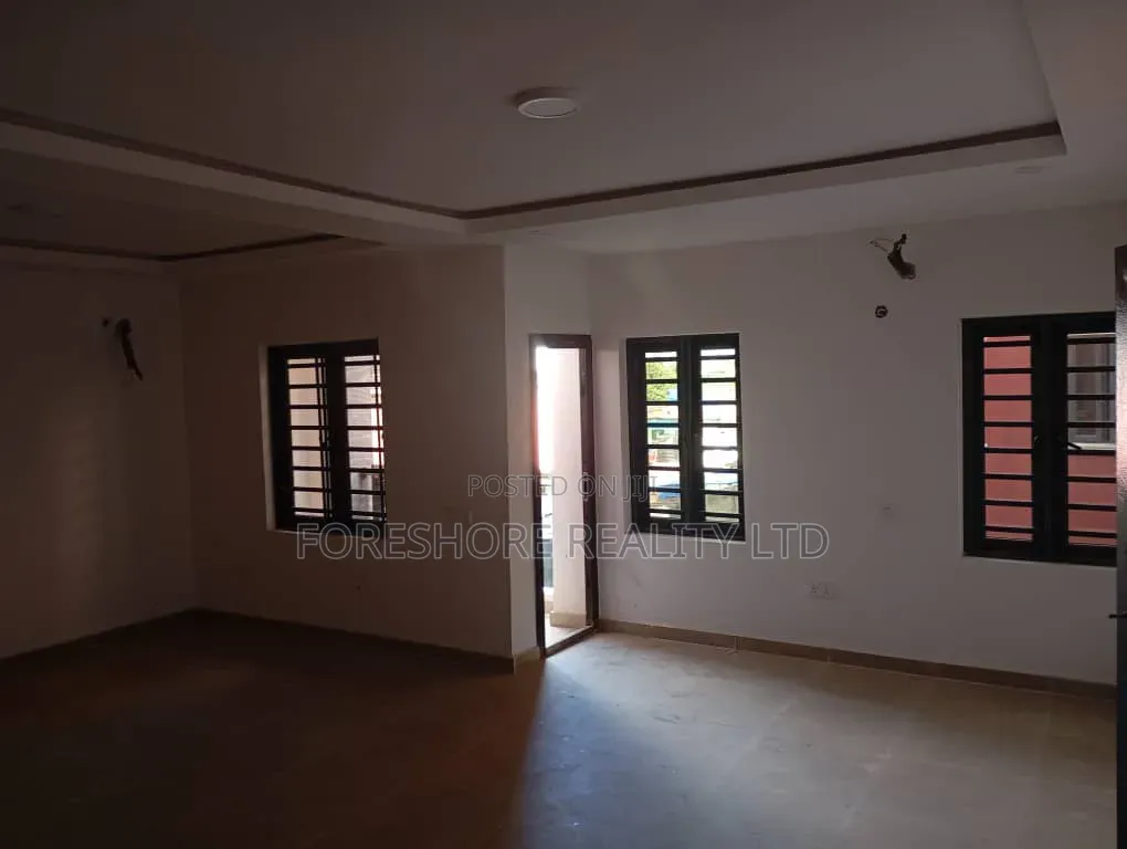 3bdrm Apartment in Mobolaji Bank for sale