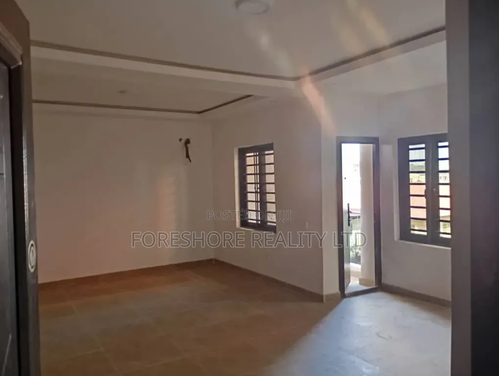 3bdrm Apartment in Mobolaji Bank for sale