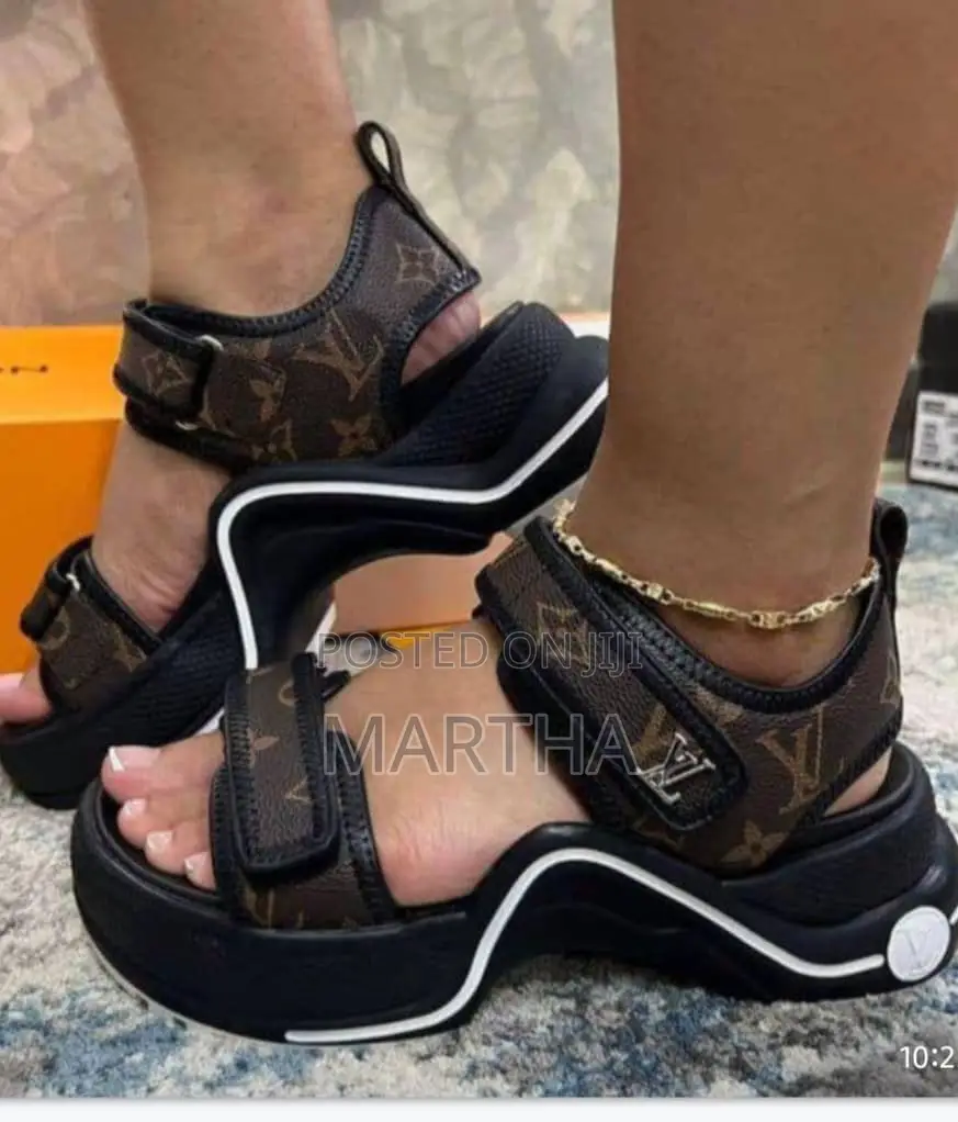 Beautiful Fashion Lv Sandals