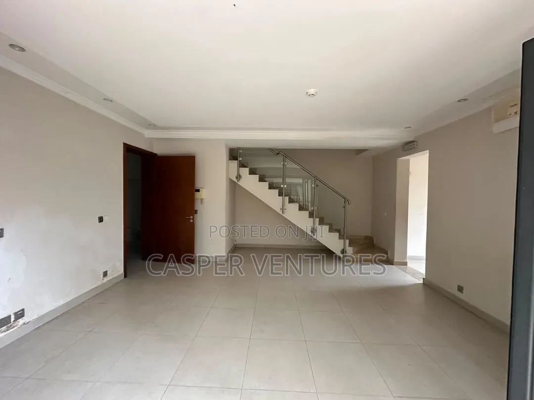 4bdrm Townhouse / Terrace in Bourdillion, Bourdillon for rent