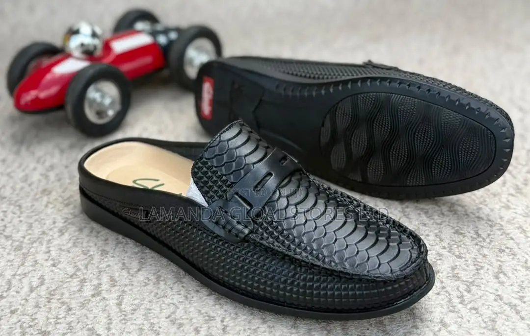 Clarks Scaled Leather Slip-on Loafer Mules in Black