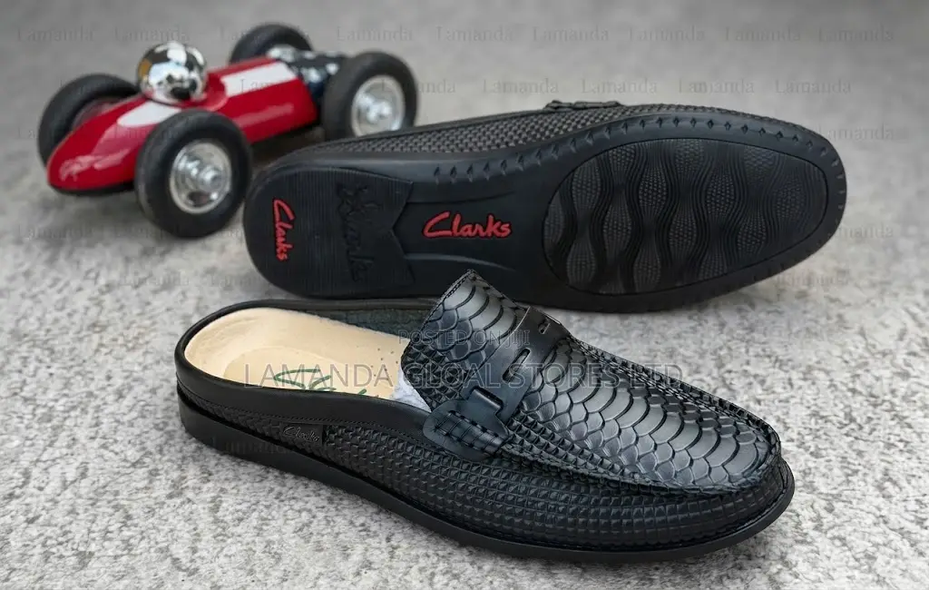 Clarks Scaled Leather Slip-on Loafer Mules in Black