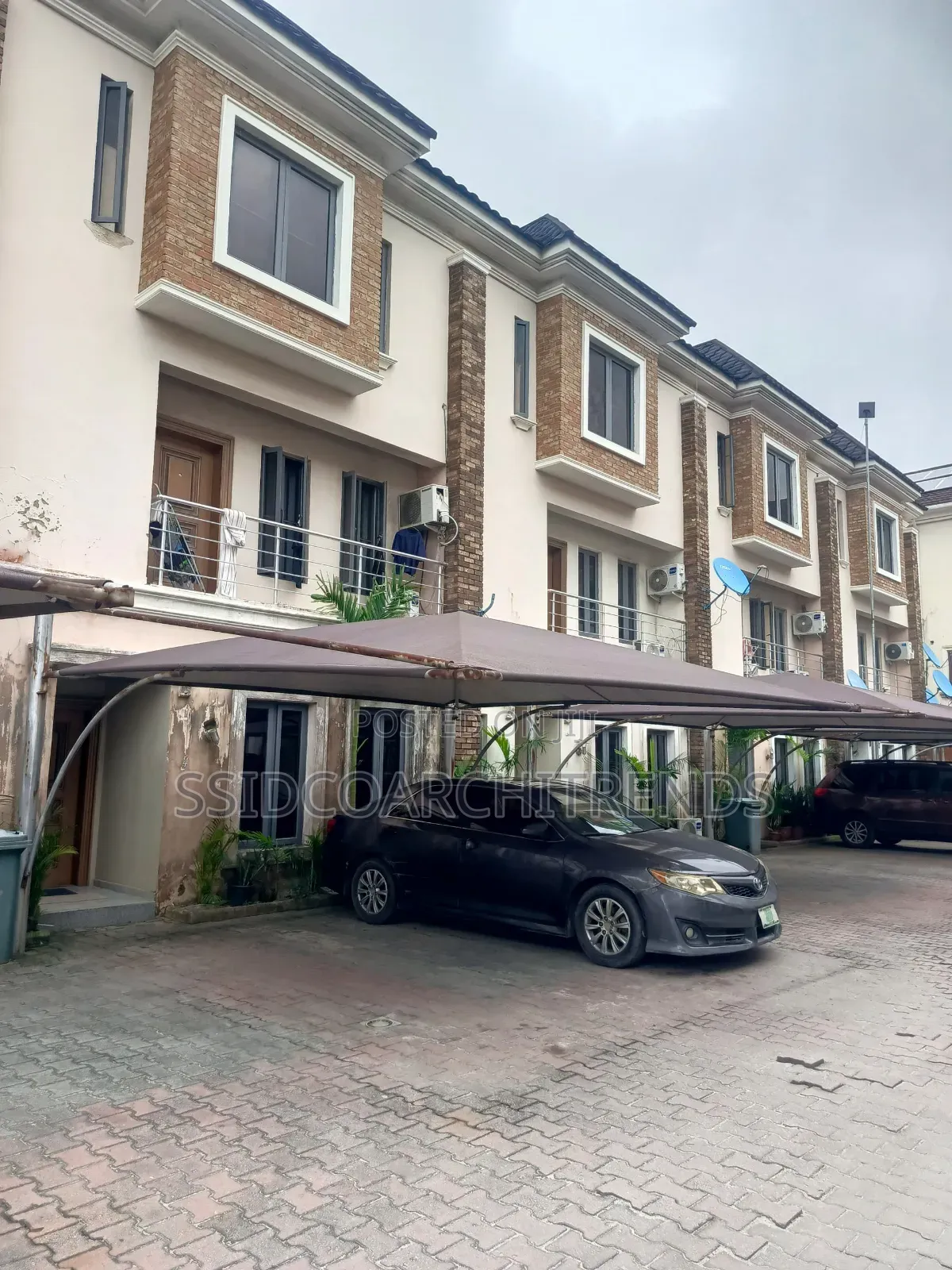 4bdrm Duplex in Call To Access, Ikate for rent