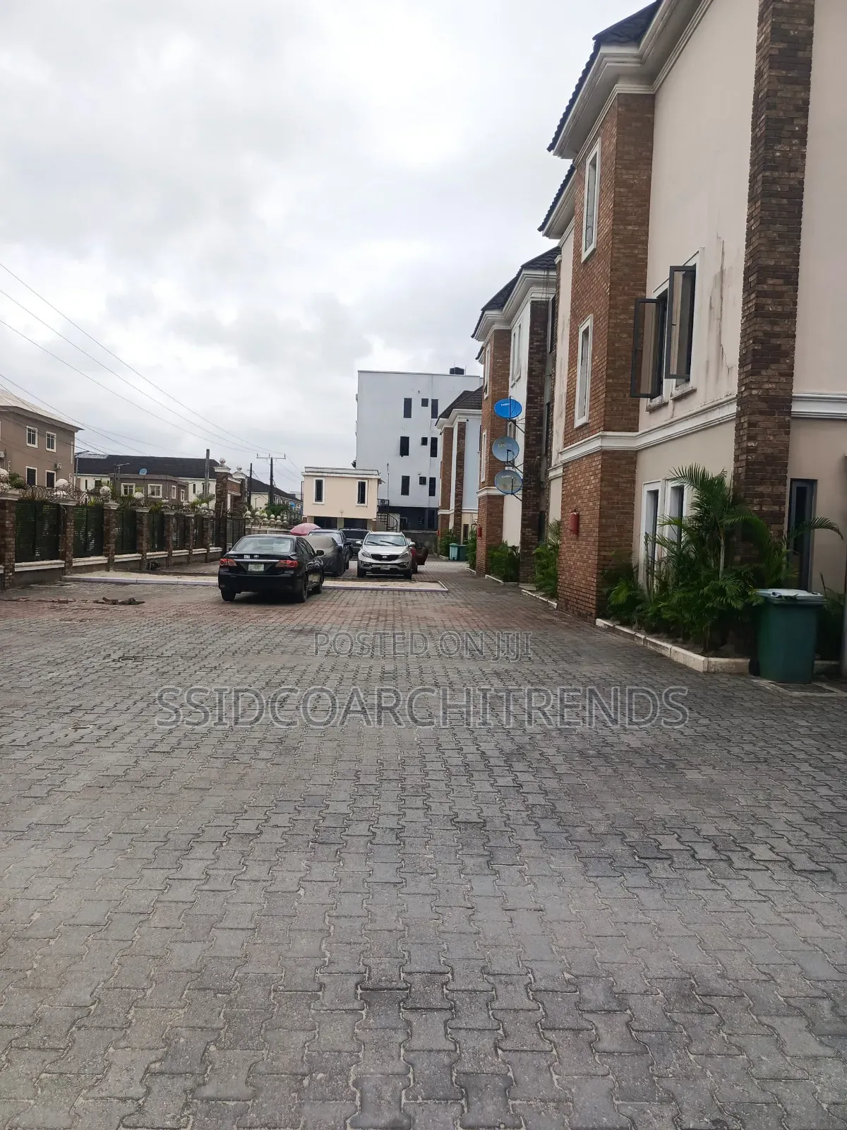 4bdrm Duplex in Call To Access, Ikate for rent
