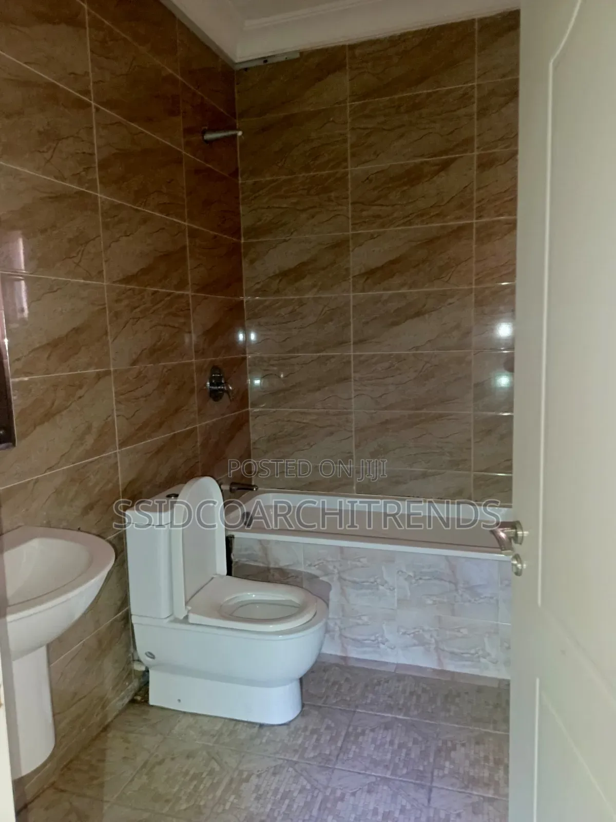 4bdrm Duplex in Call To Access, Ikate for rent
