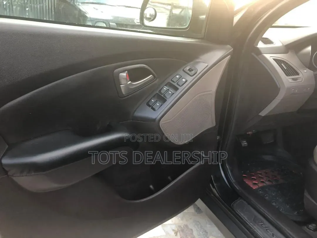 Hyundai Tucson Limited AWD 2011 Black