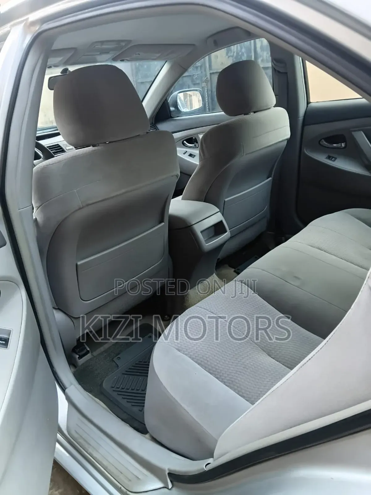 Toyota Camry SE 4dr Sedan (2.5L 4cyl 6AM) 2010 Silver