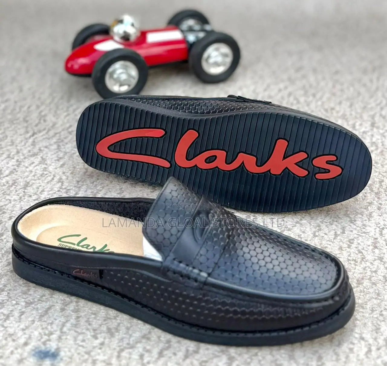 Clarks Hexagon-Texture Leather Slip-on Mules in Black
