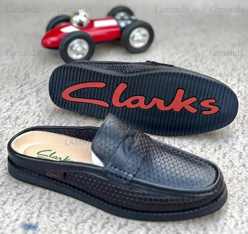 Clarks Hexagon-Texture Leather Slip-on Mules in Black