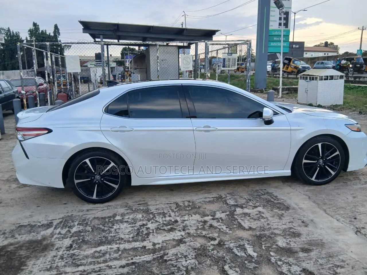 Toyota Camry XSE (2.5L 4cyl 8A) 2019 White