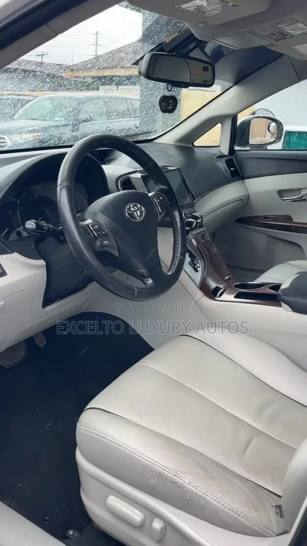 Toyota Venza 2010 White