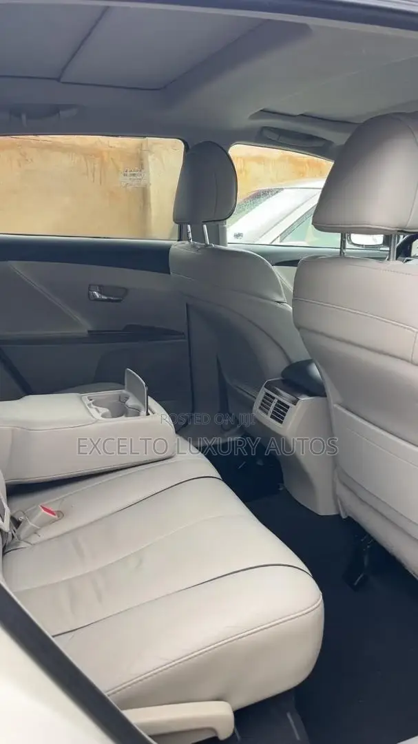 Toyota Venza 2010 White