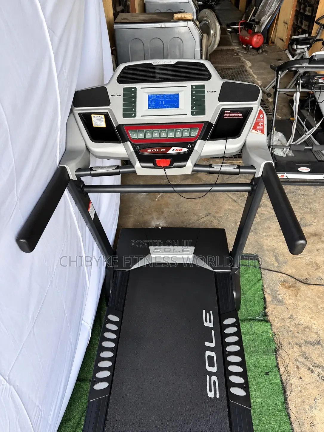4.5hp Sole Treadmill With Auto Incline ( 150kg Userweight )