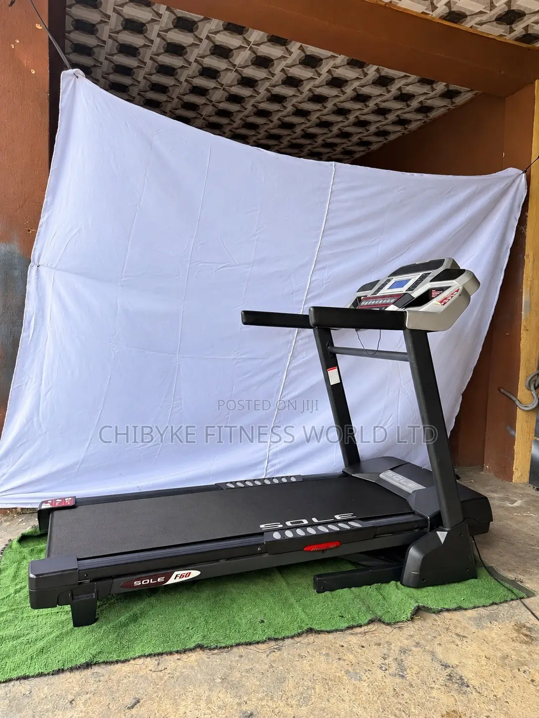 4.5hp Sole Treadmill With Auto Incline ( 150kg Userweight )